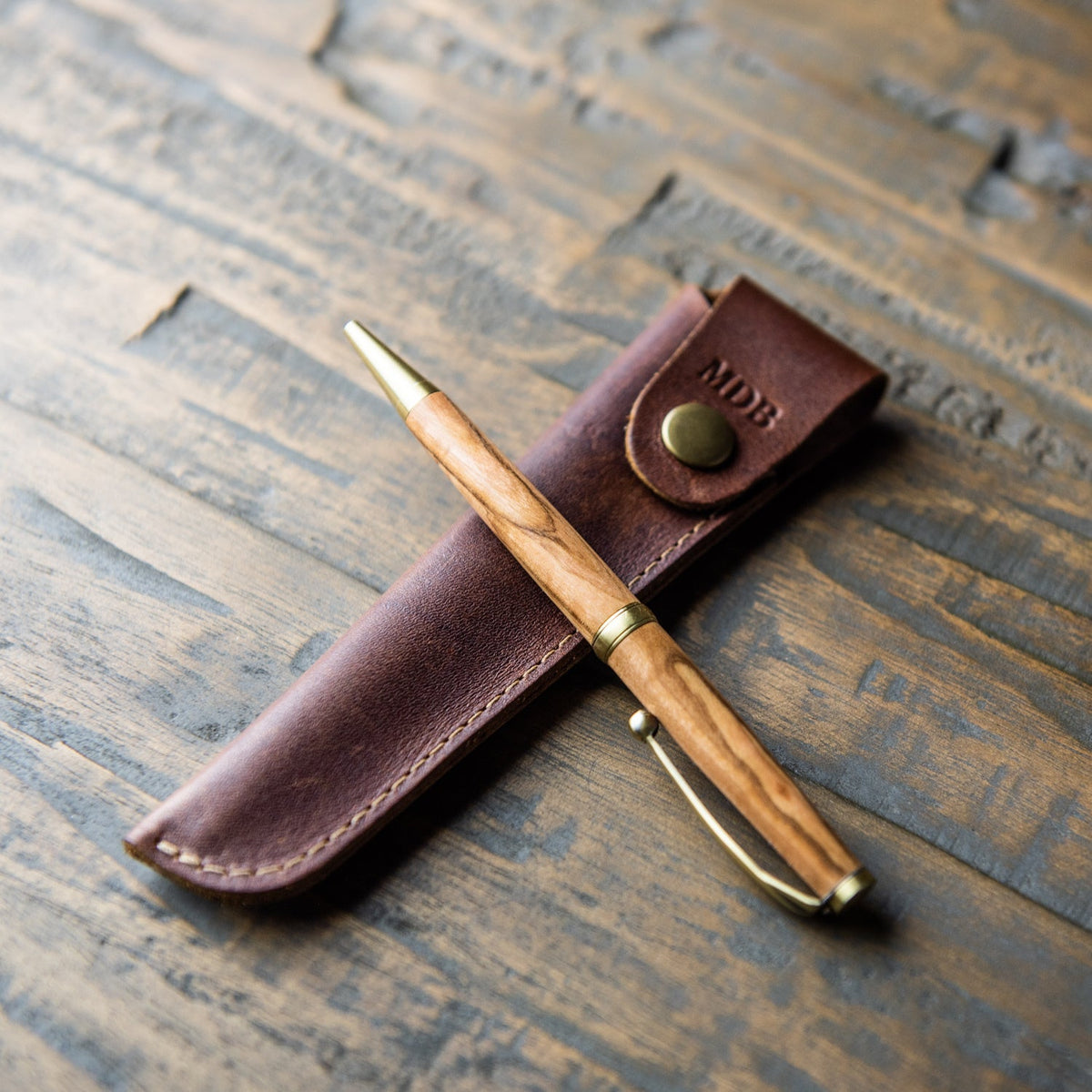Hand - Turned Bethlehem Olive Wood Comfort Style Pen + Pen Sleeve - Holtz Leather