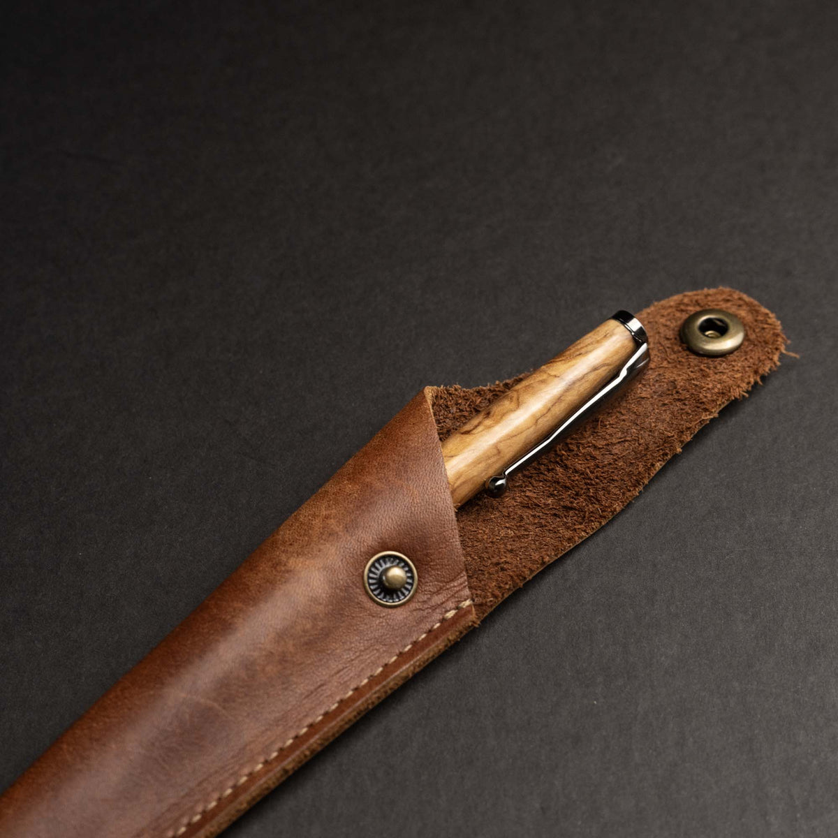 Hand - Turned Bethlehem Olive Wood Comfort Style Pen + Pen Sleeve - Holtz Leather