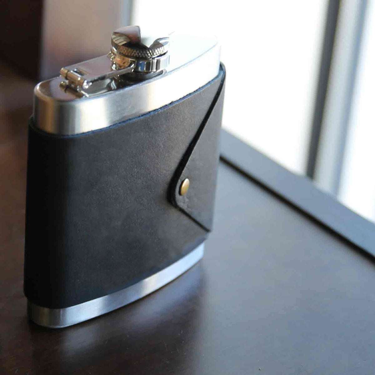 The Golf Hatch Fine Leather Flask Wrap with Stainless Steel Flask - Holtz Leather