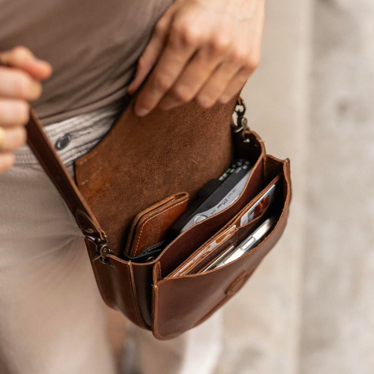 The Evelyn Fine Leather Double Compartment Crossbody Purse - Holtz Leather
