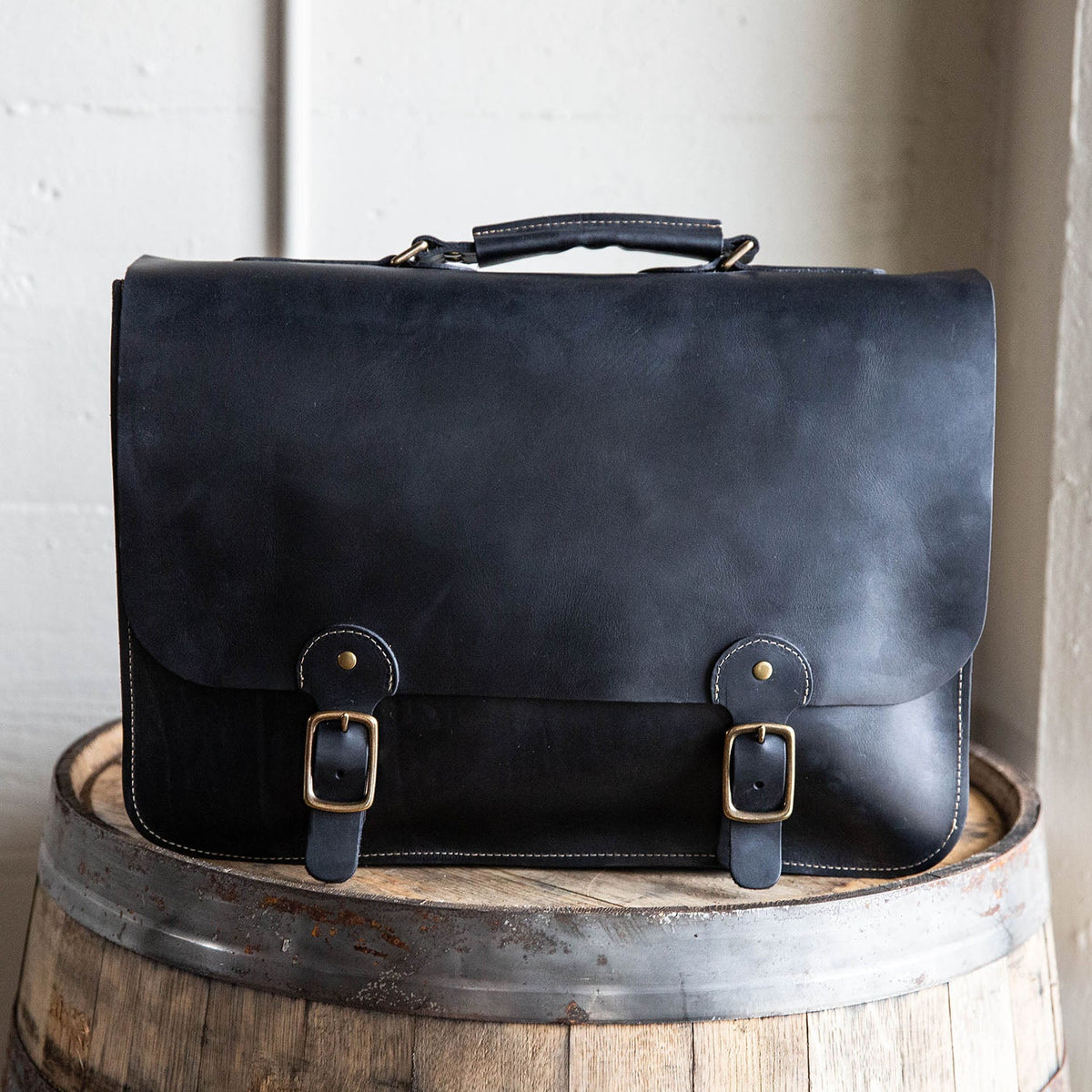 The No. 1860 EXPRESS - Fine Leather Messenger Bag & Mens Briefcase - Holtz Leather